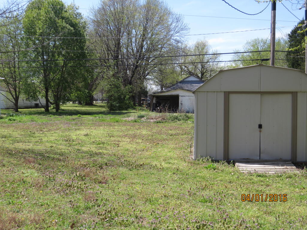 914 S Broadway St, Grove, OK 74344