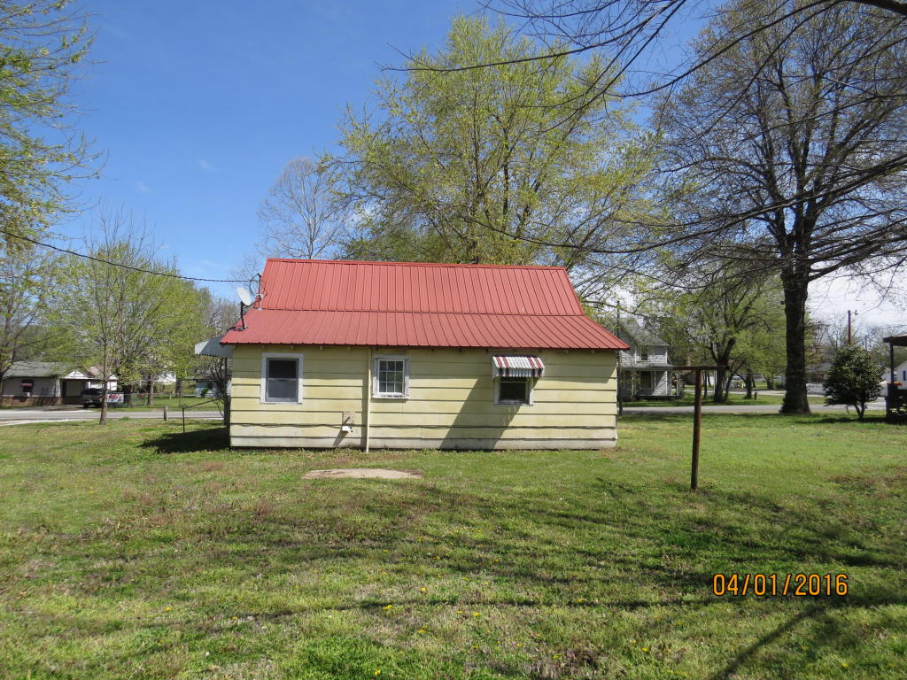 914 S Broadway St, Grove, OK 74344