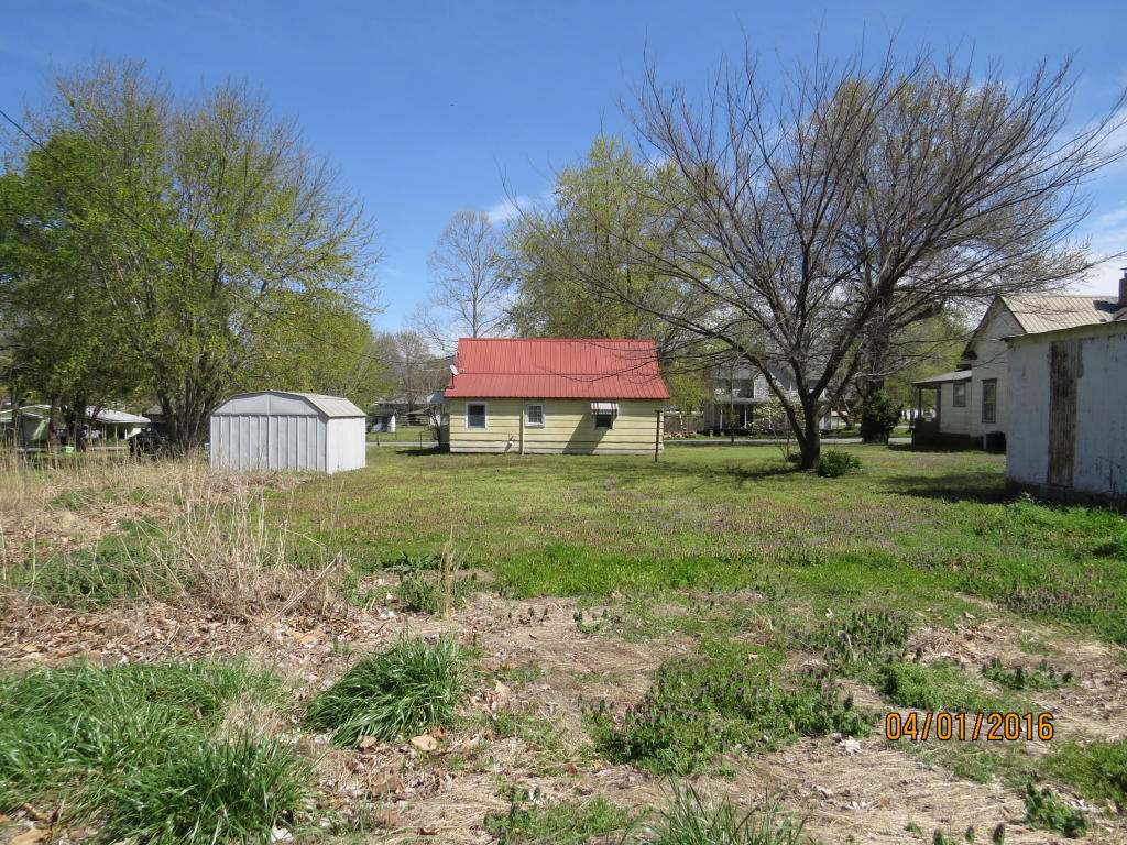 914 S Broadway St, Grove, OK 74344