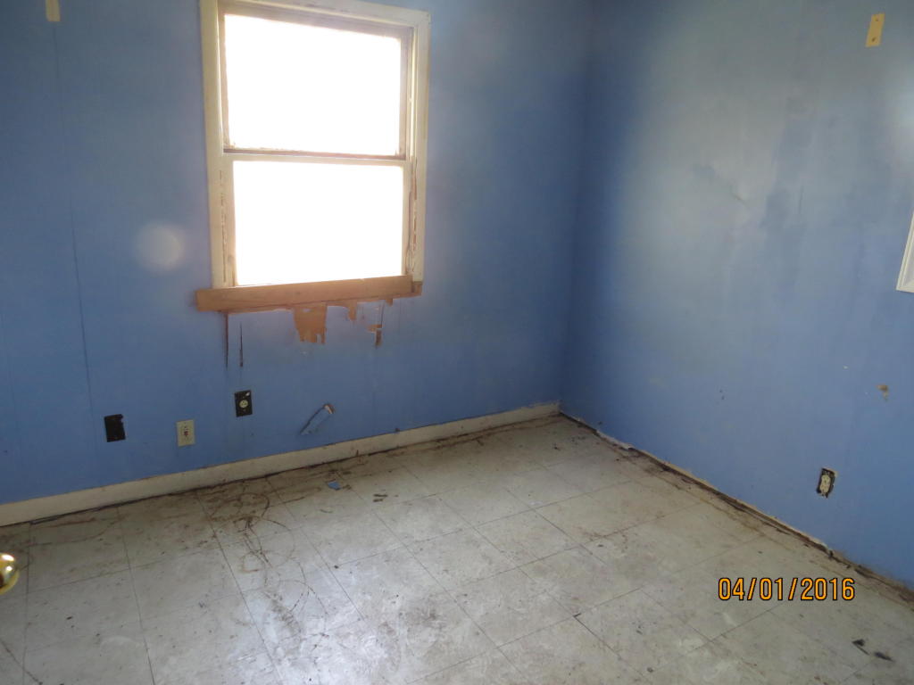 914 S Broadway St, Grove, OK 74344