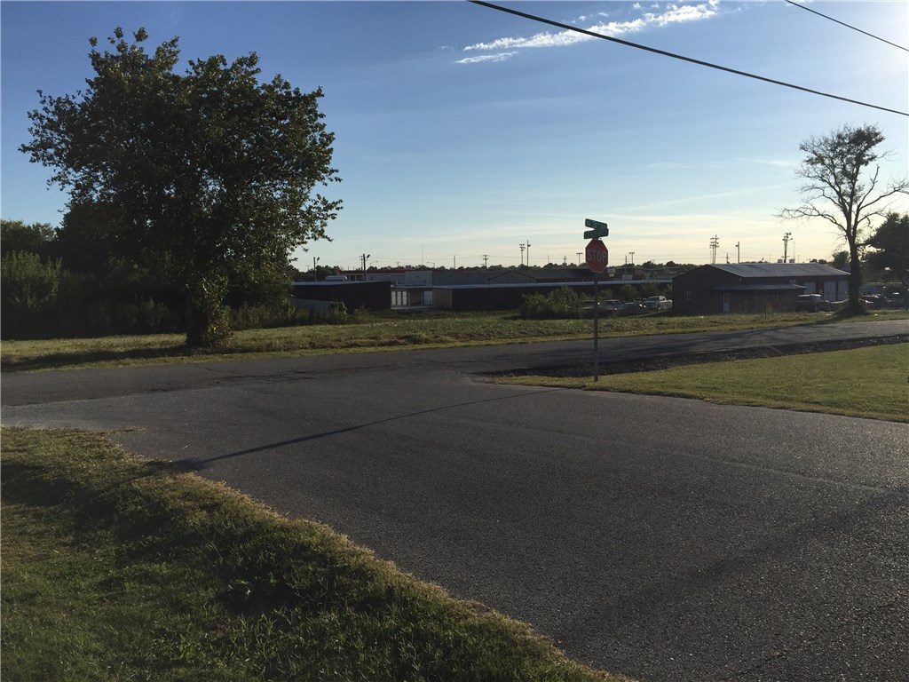 North 3rdST, Grove, OK 74344
