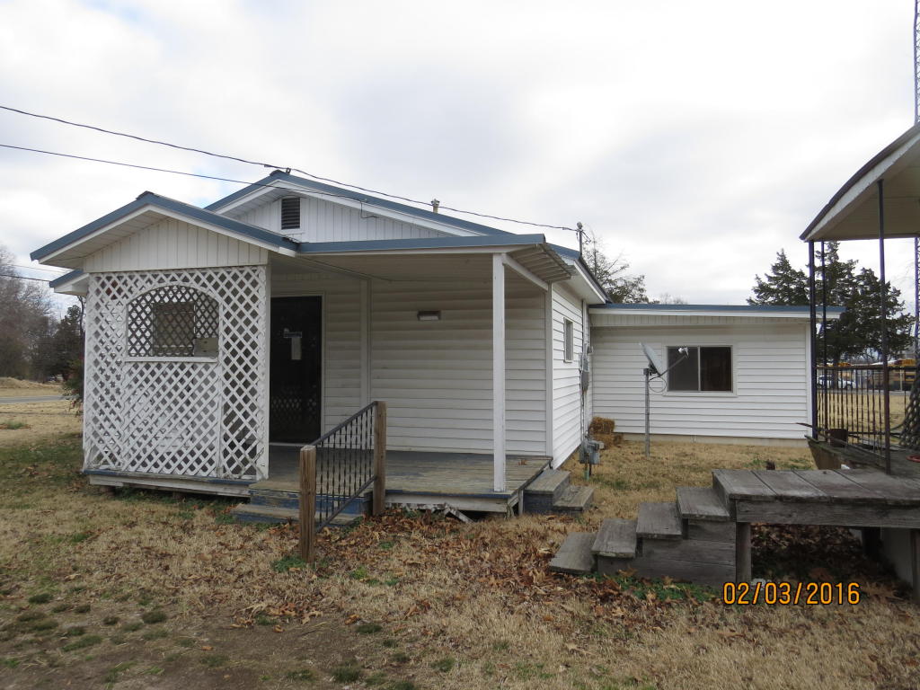904 W 7th St, Grove, OK 74344