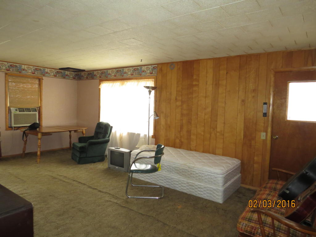 904 W 7th St, Grove, OK 74344