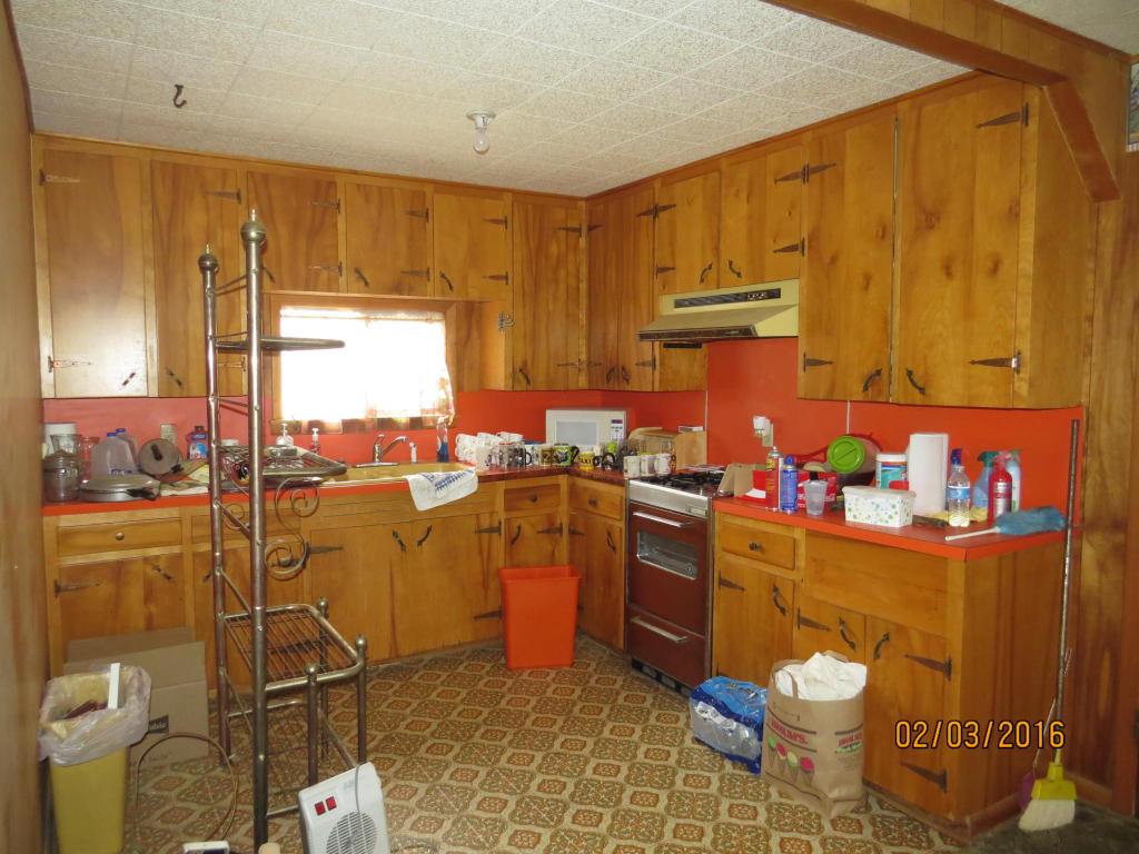 904 W 7th St, Grove, OK 74344