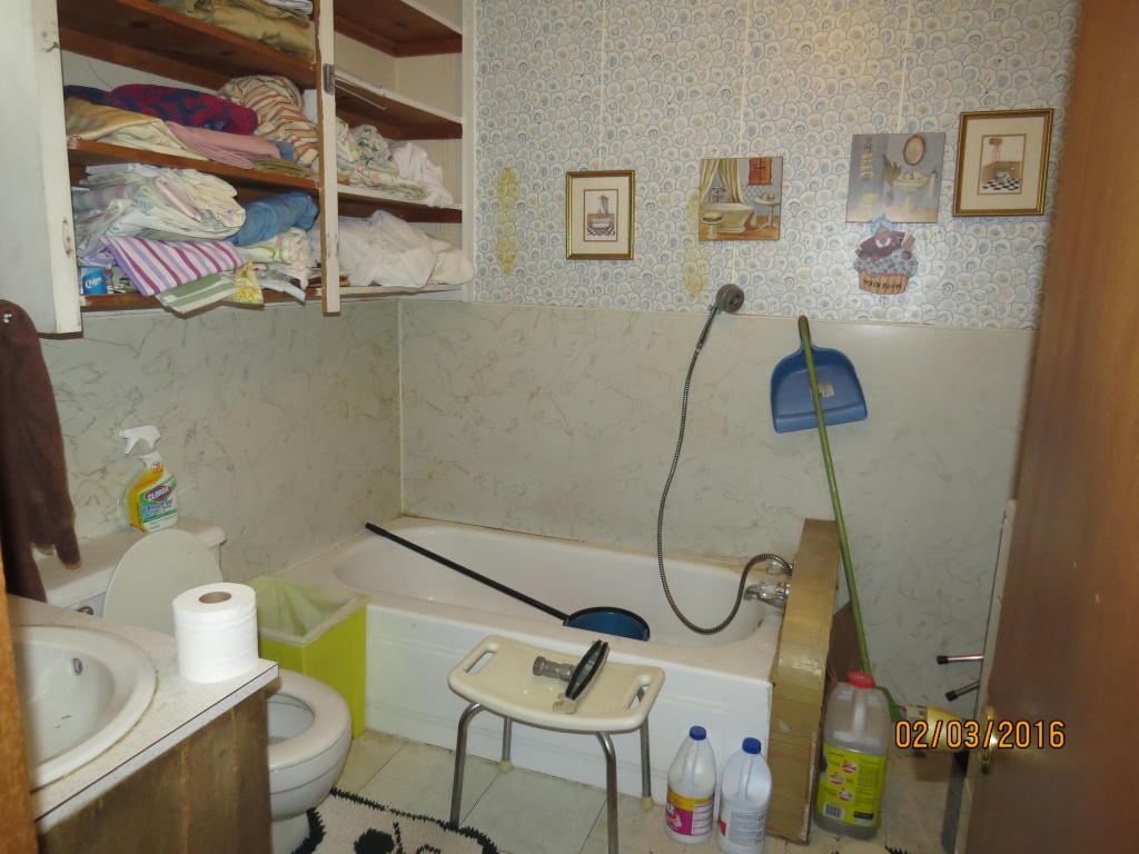 904 W 7th St, Grove, OK 74344
