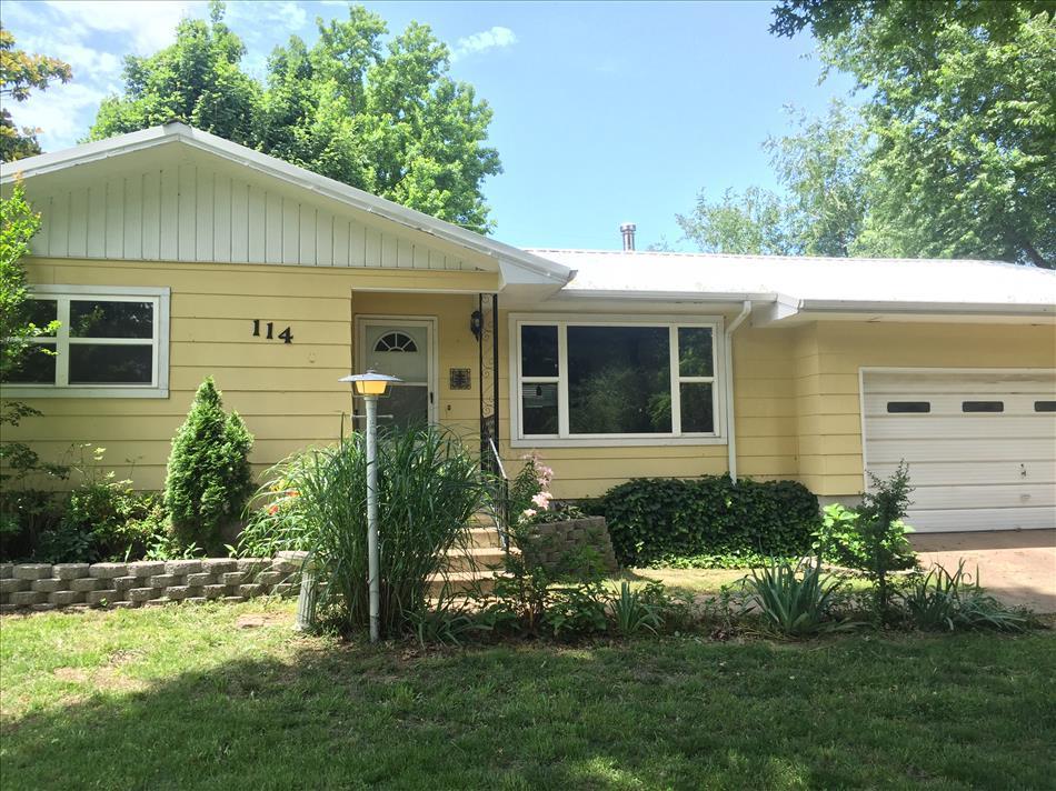 114 N Osage St, Grove, OK 74344