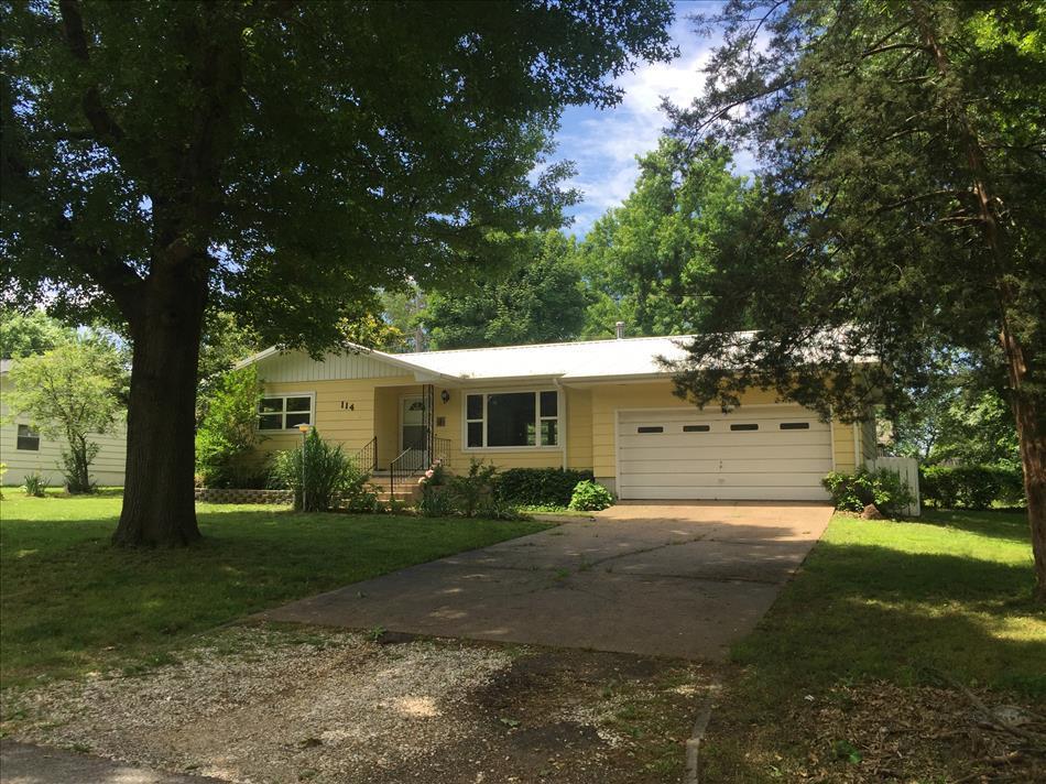 114 N Osage St, Grove, OK 74344