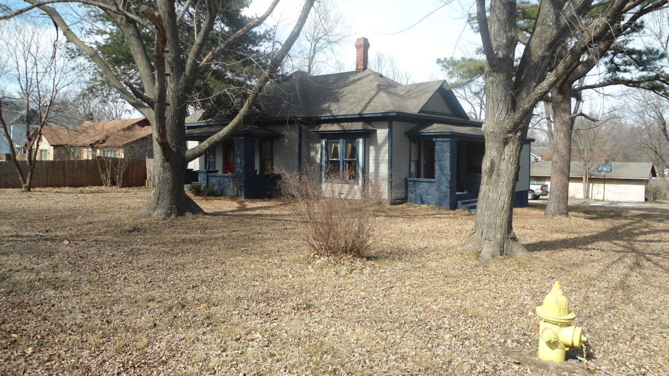 217 E 7TH ST, Grove, OK 74344