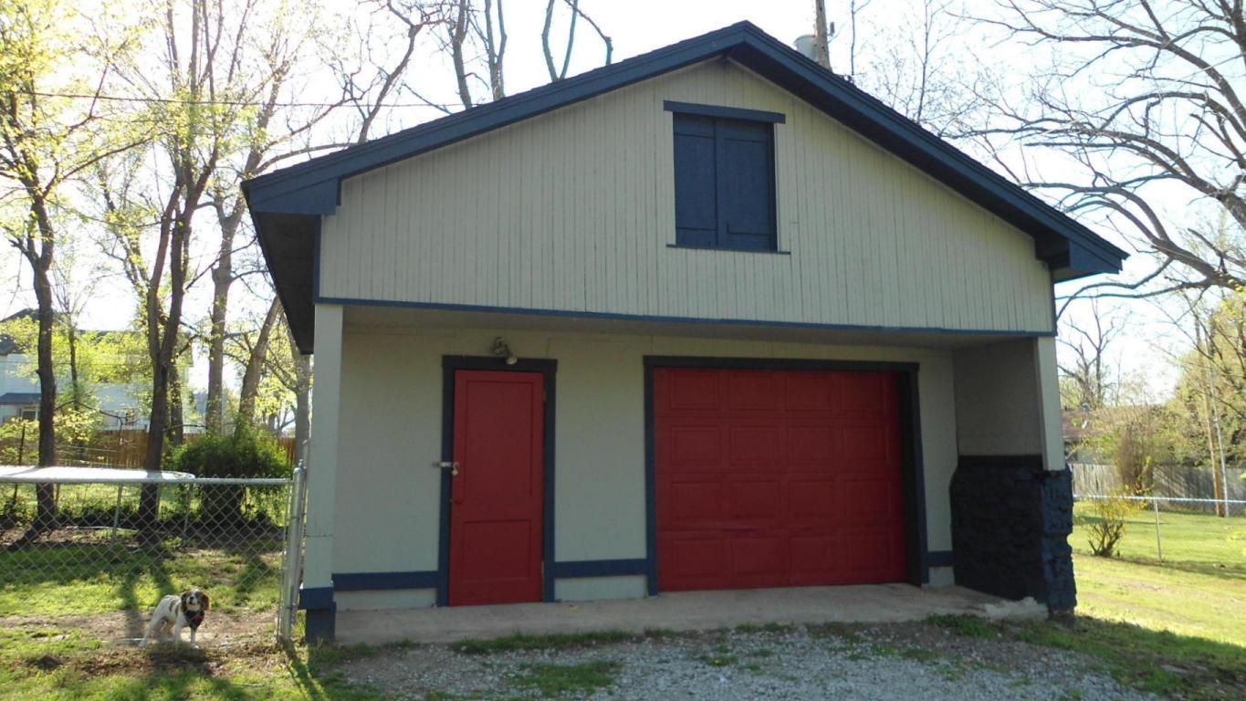 217 E 7TH ST, Grove, OK 74344