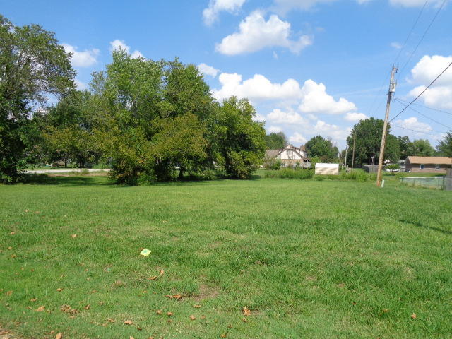 17th and F NW, Miami, OK 74354