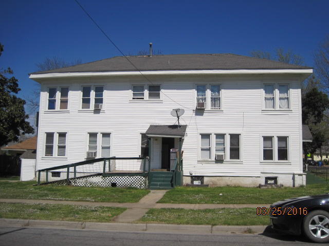 203 G St NW, Miami, OK 74354