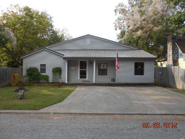 903 5th Ave NW, Miami, OK 74354