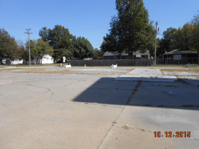 1936 N Main St, Miami, OK 74354