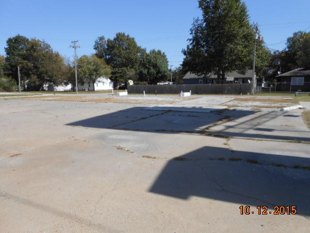 1936 N Main St, Miami, OK 74354