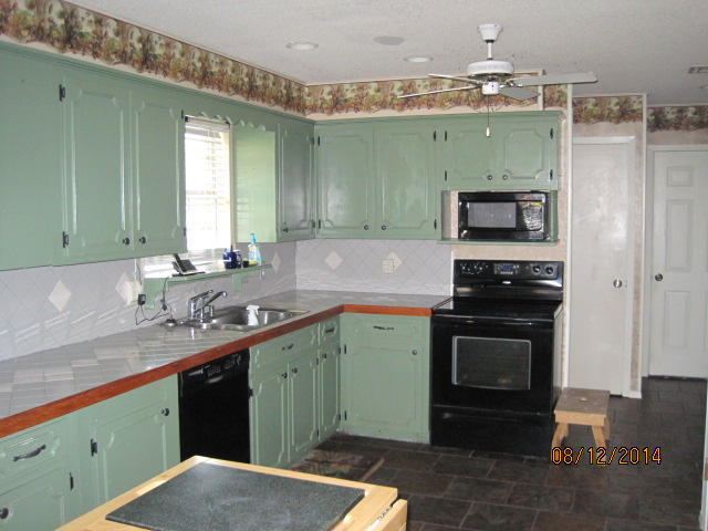 1024 SKY HARBOR DR, Miami, OK 74354