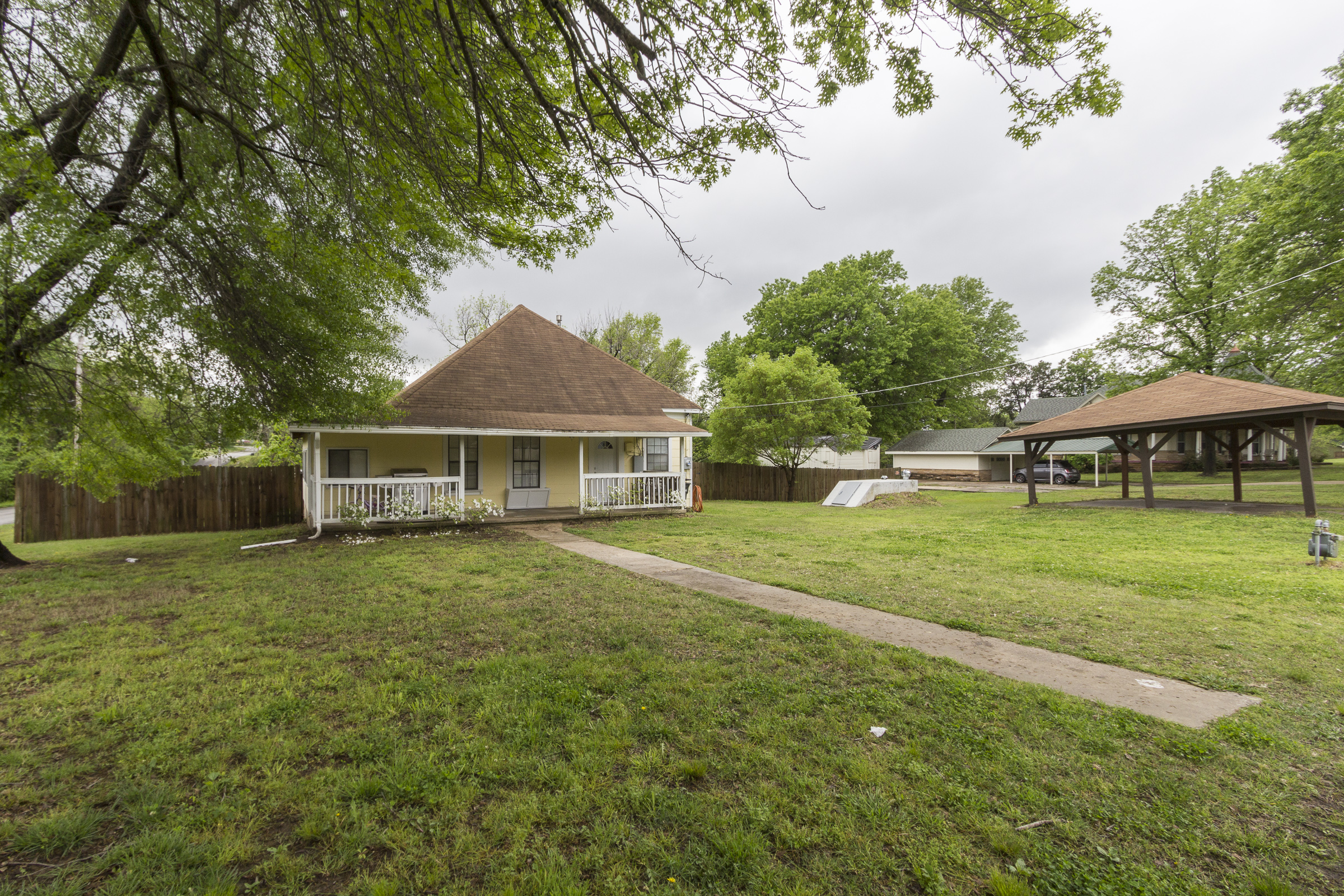 204 W Walnut Street, Coweta, OK 74429