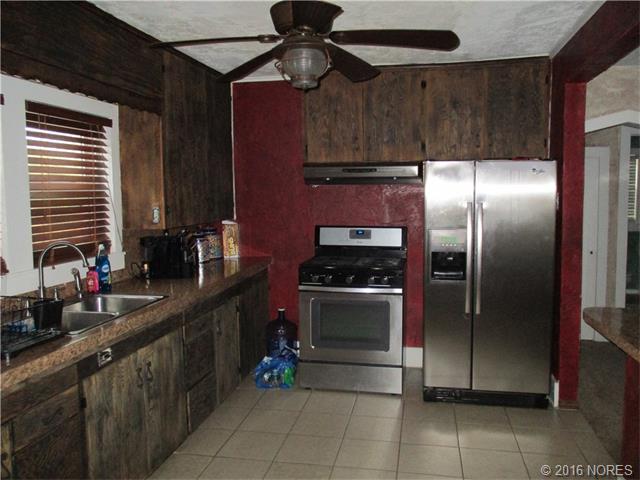 215 S 3rd, Eufaula, OK 74432