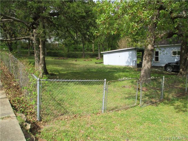 610 W Merrick Street, Henryetta, OK 74437