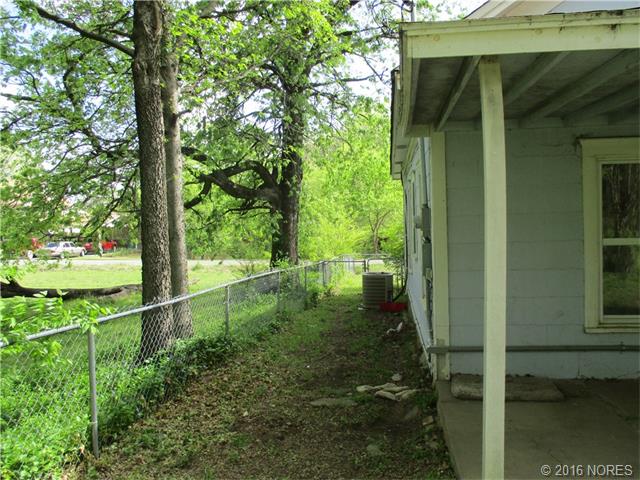 610 W Merrick Street, Henryetta, OK 74437