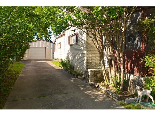 810 W Broadway Street, Henryetta, OK 74437