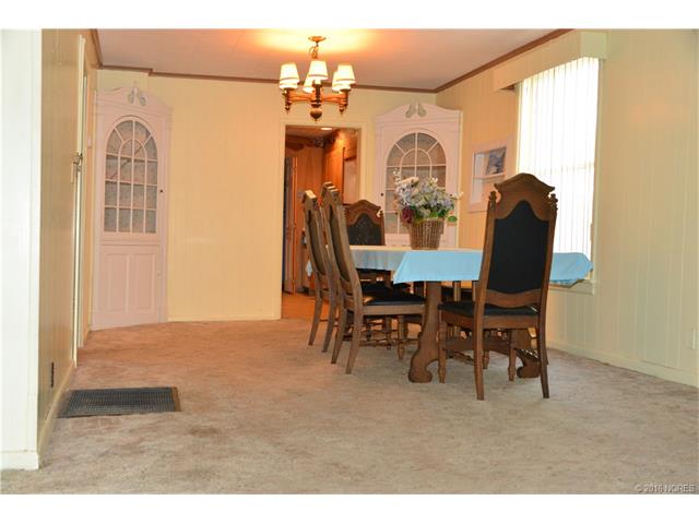 810 W Broadway Street, Henryetta, OK 74437
