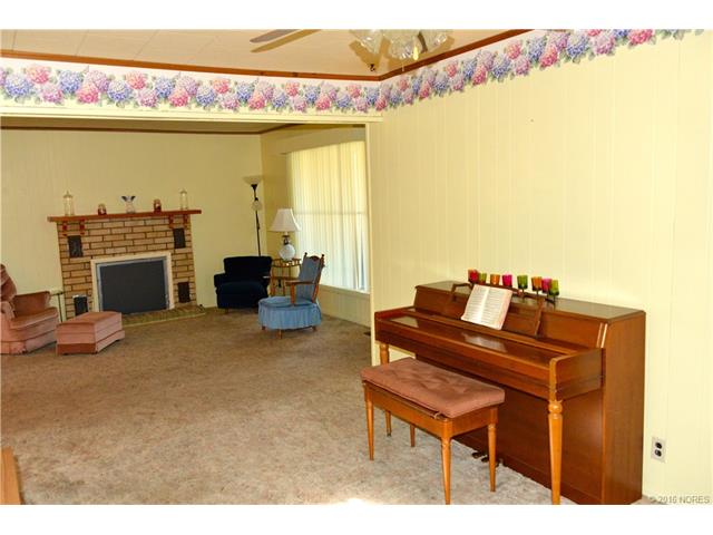 810 W Broadway Street, Henryetta, OK 74437