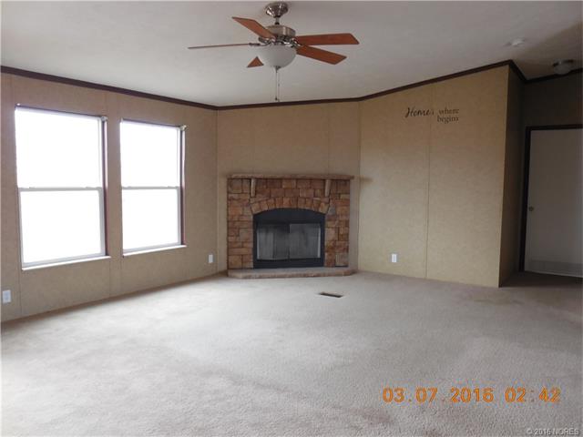 23165 S 250 Road, Henryetta, OK 74437