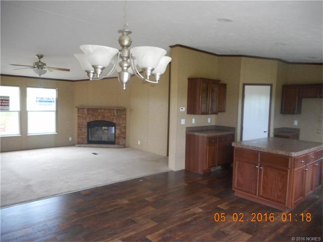 23165 S 250 Road, Henryetta, OK 74437
