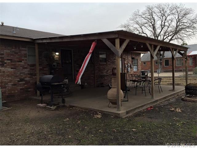 215 E Ozark Street, Morris, OK 74445