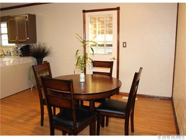 215 E Ozark Street, Morris, OK 74445