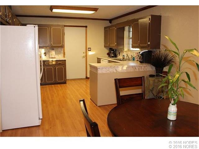 215 E Ozark Street, Morris, OK 74445