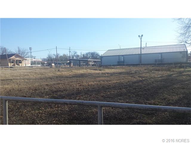 806 E 13th Street, Okmulgee, OK 74447