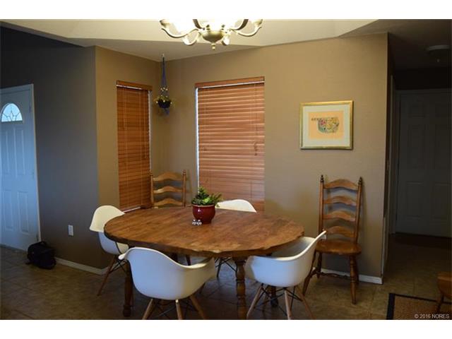 1207 W 1st Street, Tahlequah, OK 74464