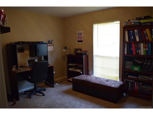 1207 W 1st Street, Tahlequah, OK 74464