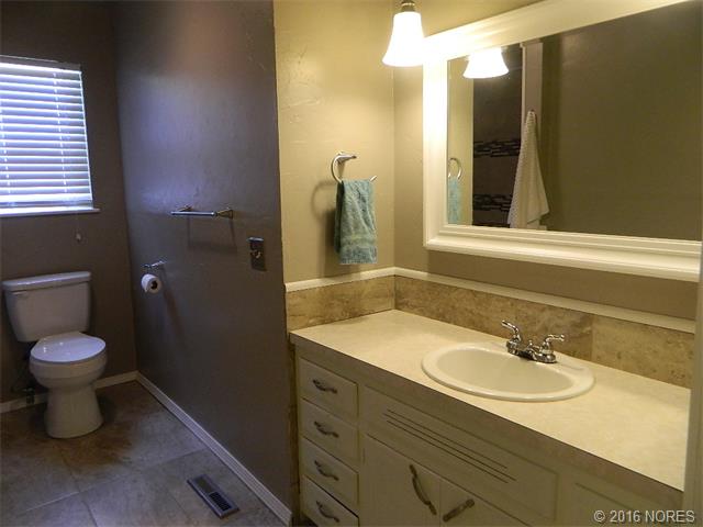 618 W Downing Street, Tahlequah, OK 74464