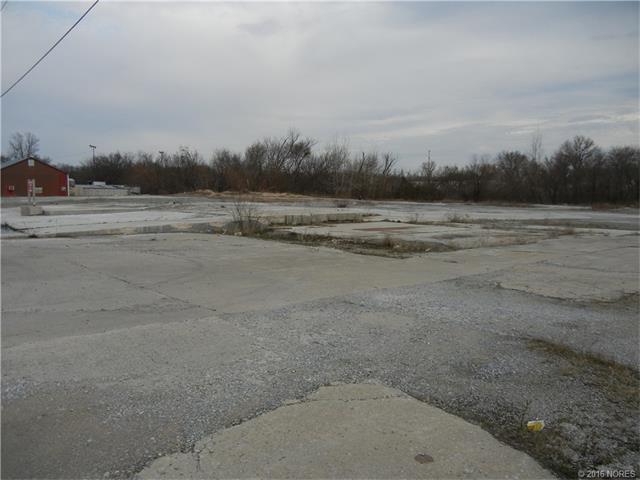 S Dewey Avenue, Wagoner, OK 74467