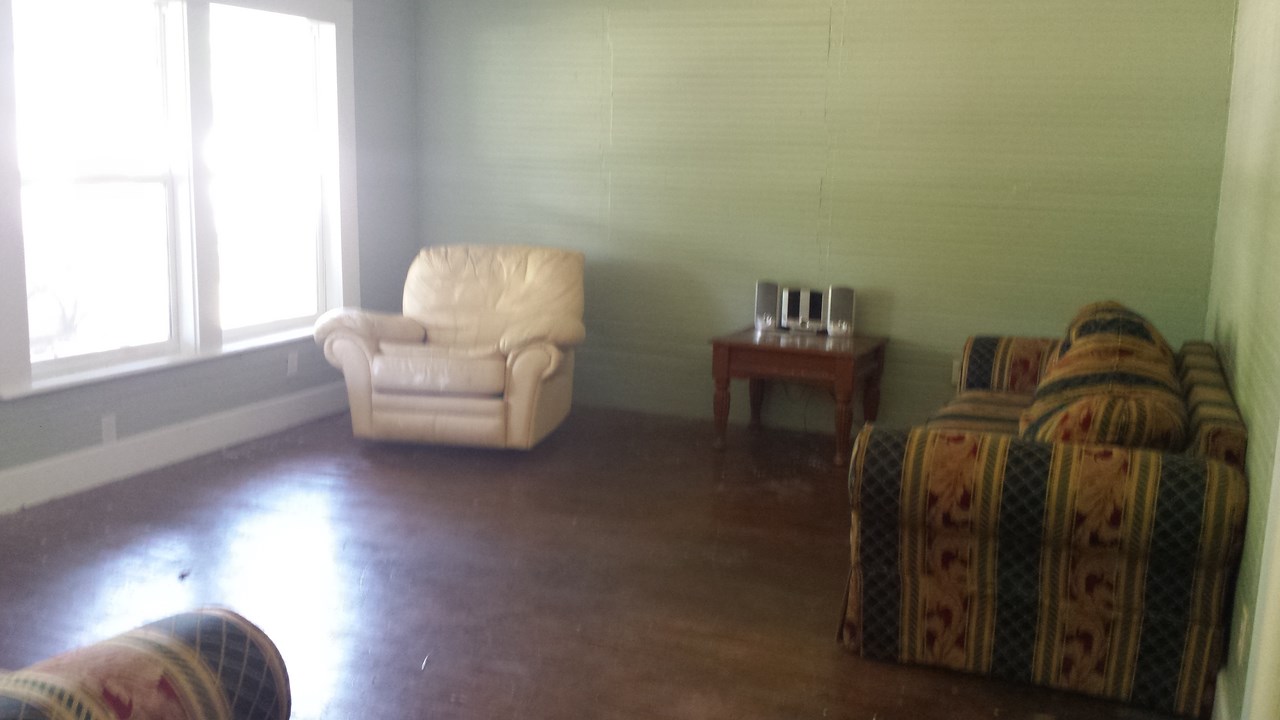 204 N River Road, Webber Falls, OK 74470