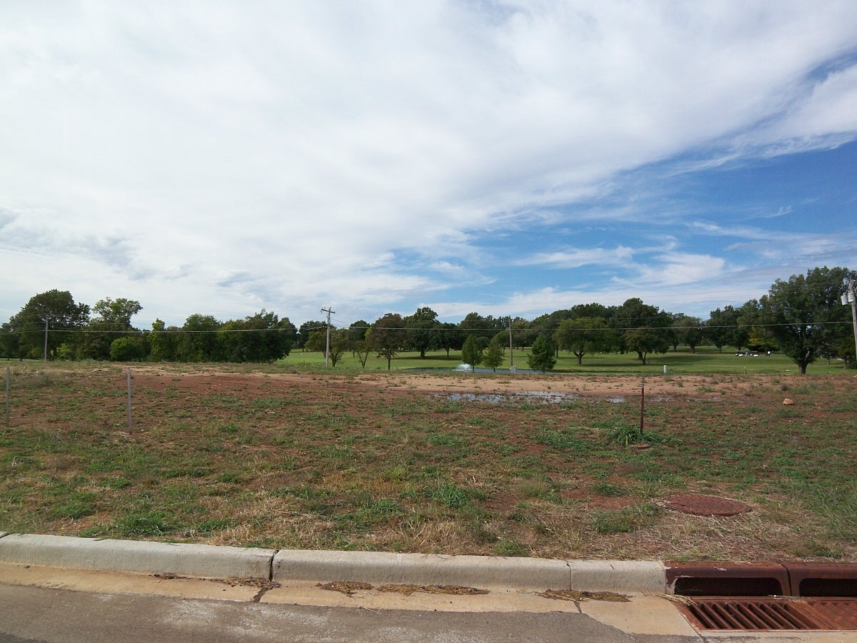 2606 Fox Crossing, Ponca City, OK 74604