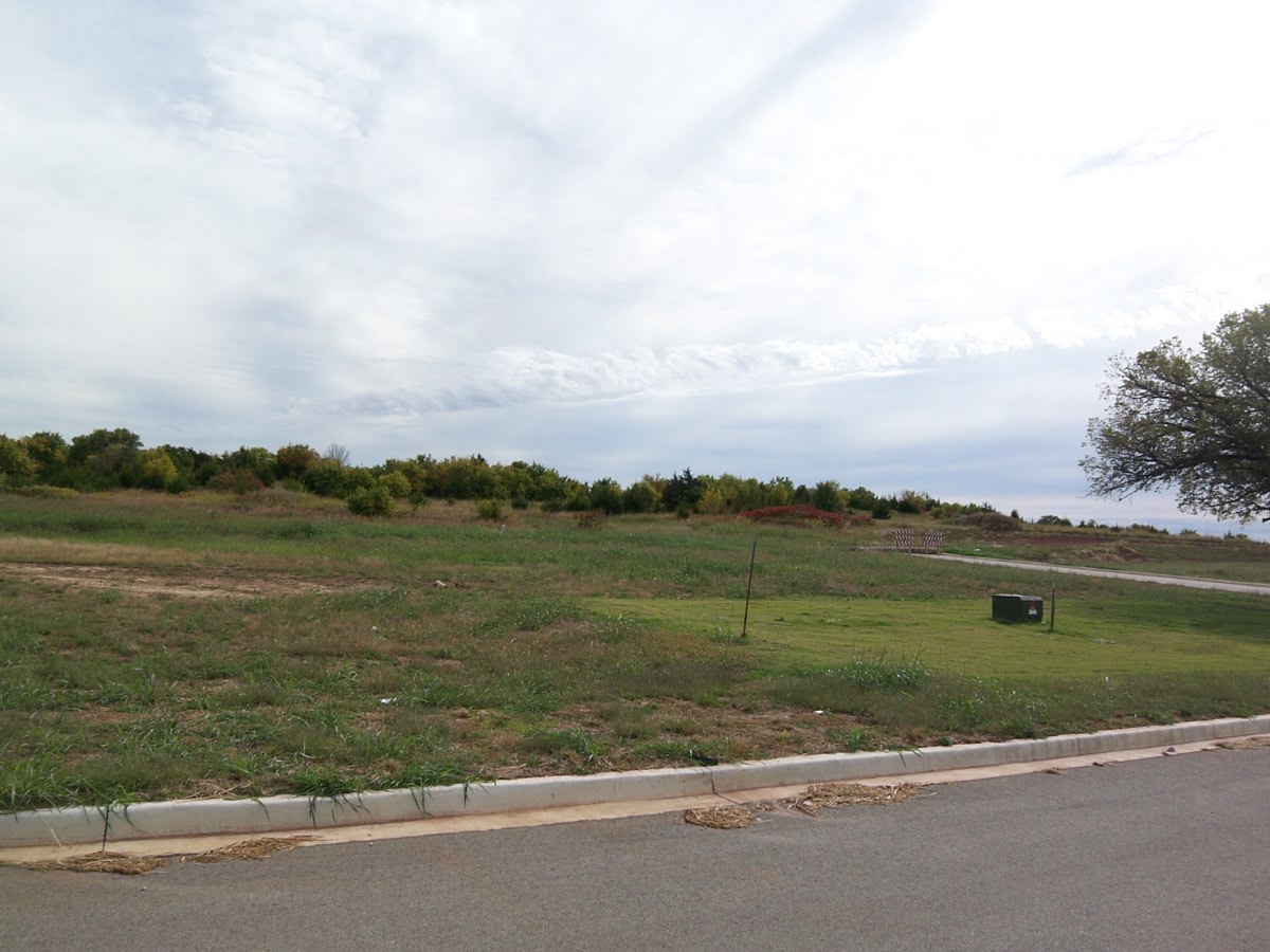 2705 Fox Crossing, Ponca City, OK 74604