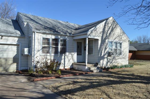 1330 S 2nd St, Blackwell, OK 74631