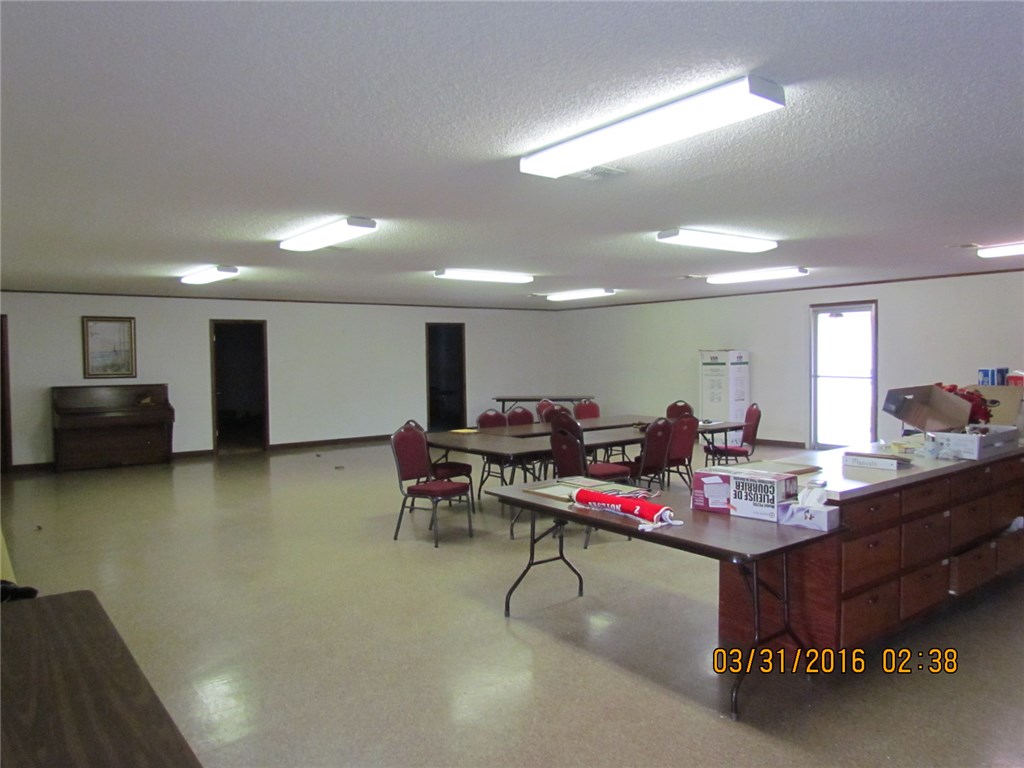 612 N Main, Newkirk, OK 74647