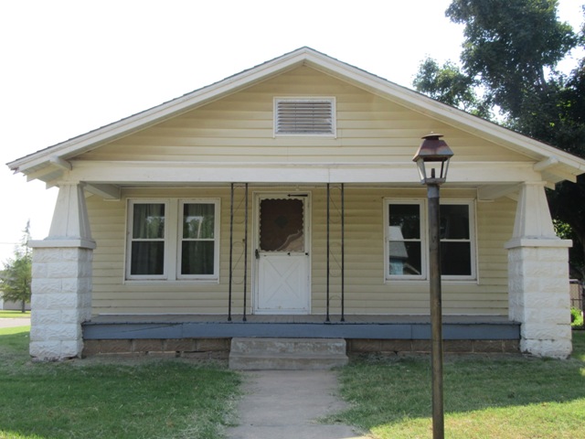 316 N 6th, Tonkawa, OK 74653