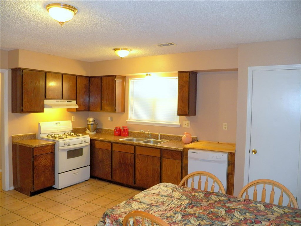 20 Walker, Shawnee, OK 74804