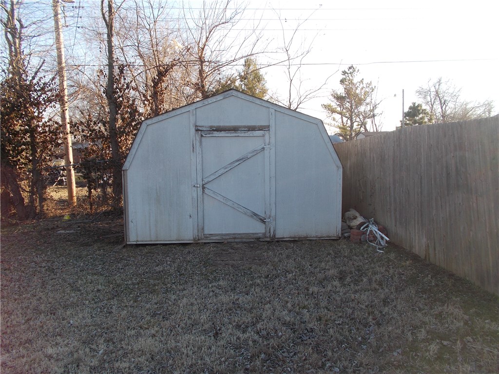1725 W Wiley, Shawnee, OK 74804