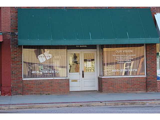 711 Manvel Avenue, Chandler, OK 74834