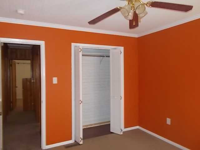 909 W Broadway Street, McLoud, OK 74851