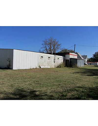 1301 W Columbia Street, Okemah, OK 74859