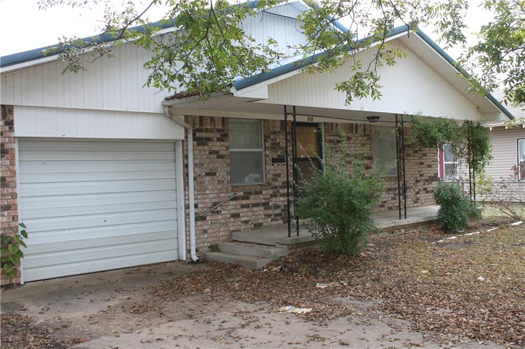 210 S 9th, Okemah, OK 74859