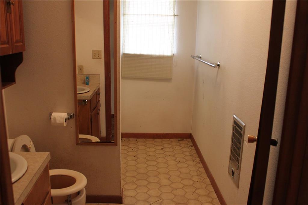210 S 9th, Okemah, OK 74859