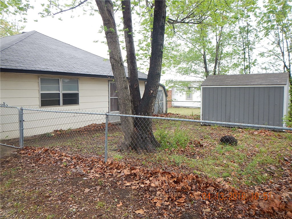 202 N 6th, Okemah, OK 74859
